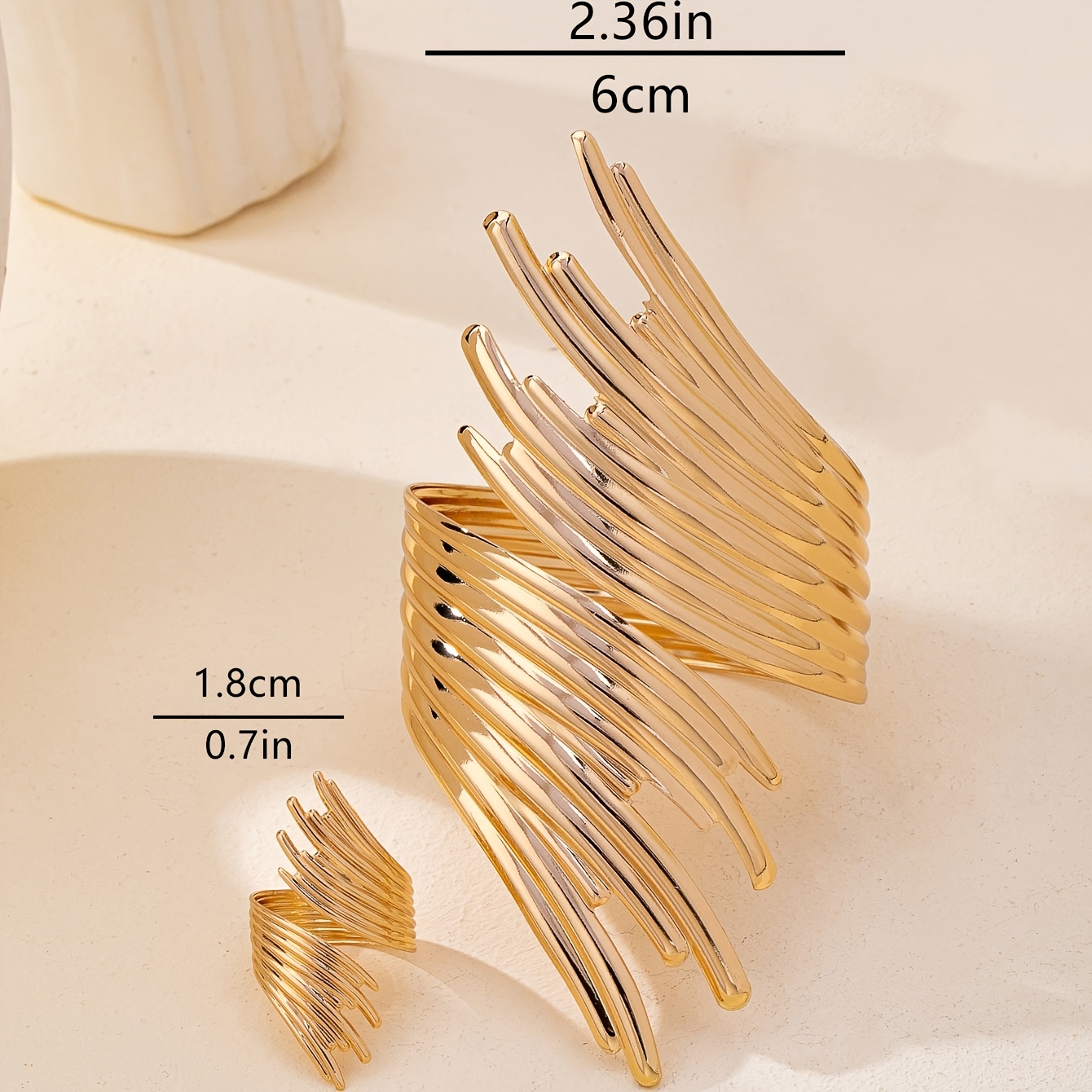 2pcs Bold Textured Wing Bracelet and Ring Set for Women